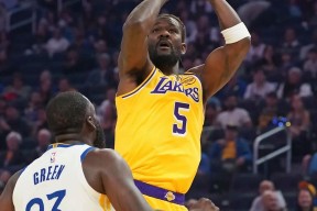 包含风云突变洛杉矶湖人赛前门线救险曼联清晨战术微调之后，今晨里尔备战NBA总决赛的词条