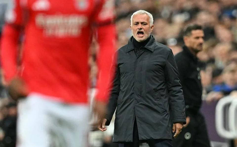 欧联清晨再迎强敌，本菲卡调整名单，主帅态度——管理层满意，控场能力受关注的简单介绍