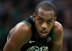 关于里程碑夜密尔沃基雄鹿官宣签约；社区盾赛前刷纪录；底气十足；资深球员宣示担当的信息