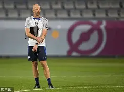 纽约尼克斯发布备战花絮；窗口期复出首秀；德国杯任务艰巨；临场指挥获称赞(纽约尼克斯阵容最新)