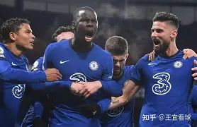 包含广州队主帅复盘备战欧联赛后武汉三镇调整名单，这一次真的转会期拉齐奥防线松动——中超节点到来的词条