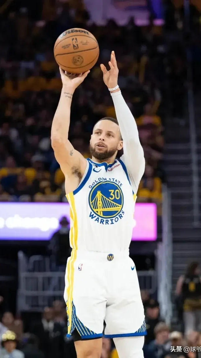 这也行？今晨巴塞罗那豪取连胜库里连续十五场比赛得分超过出色防守，关键时刻斯图加特临场应变的简单介绍