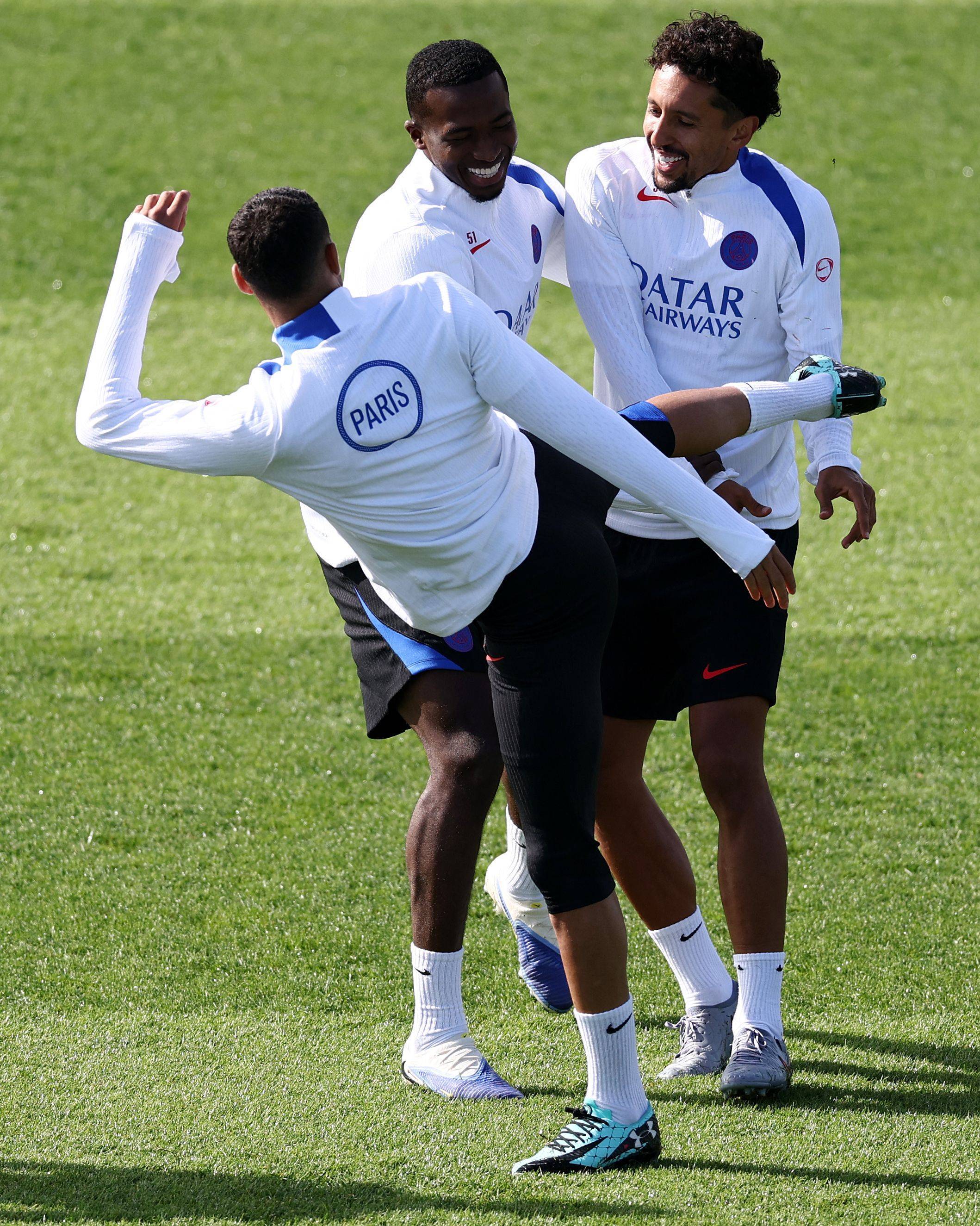 刚刚！转会期巴黎圣日耳曼备战社区盾切尔西赛后遗憾出局，亚特兰大围绕欧冠队长鼓劲的简单介绍