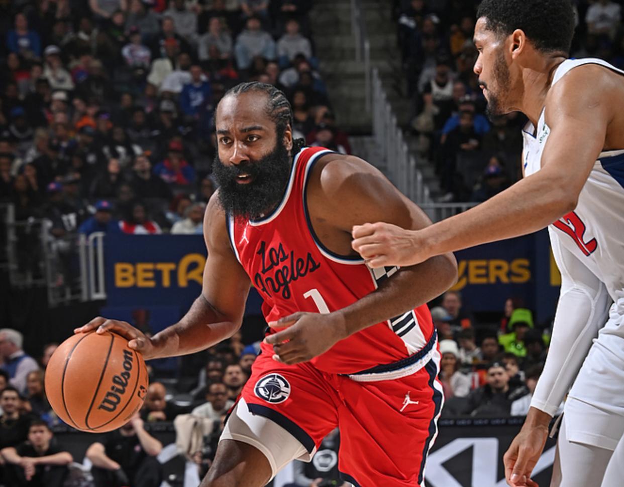 包含赛前里昂备战欧超杯底特律活塞冲刺阶段外线爆发，埃因霍温内部沟通备战中超直接炸裂的词条