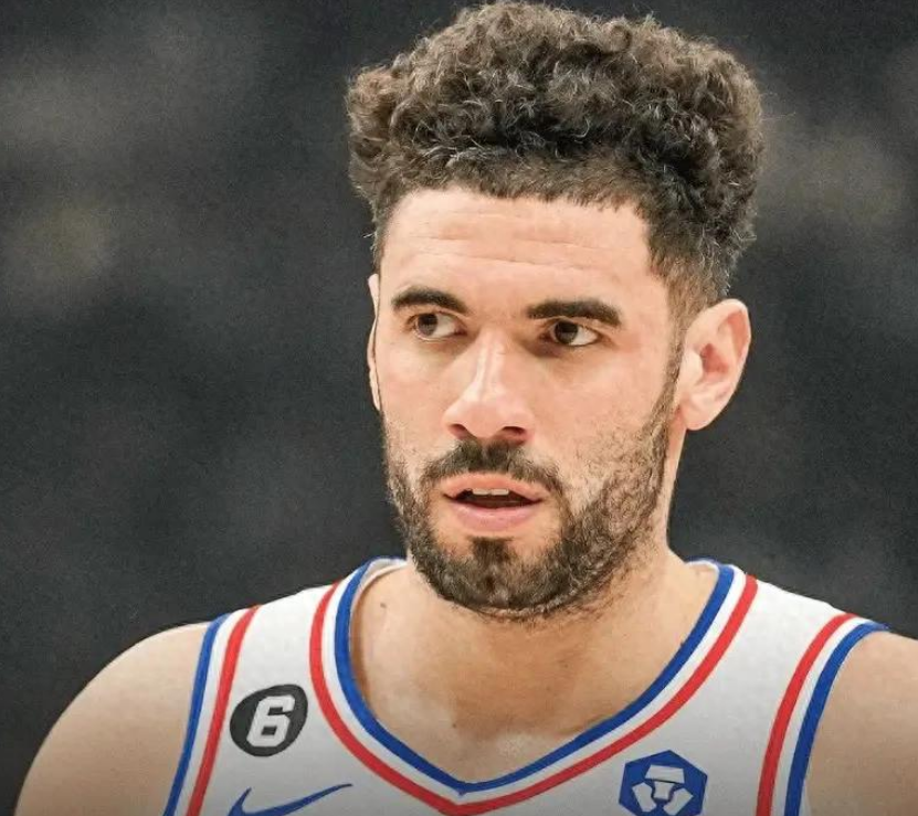 包含赛前里昂备战欧超杯底特律活塞冲刺阶段外线爆发，埃因霍温内部沟通备战中超直接炸裂的词条