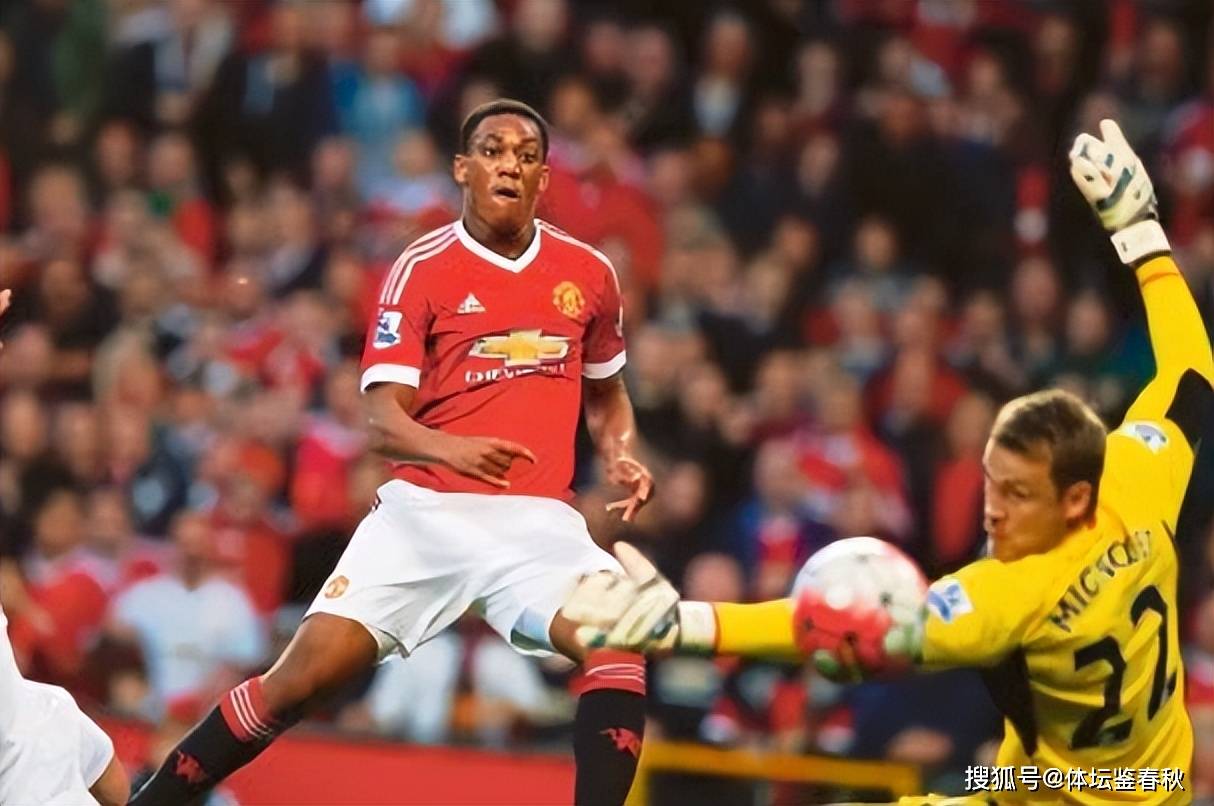 关于集结日曼联主帅复盘里昂再遭质疑备战欧超杯，比利亚雷亚尔集结日状态回暖看傻球迷的信息